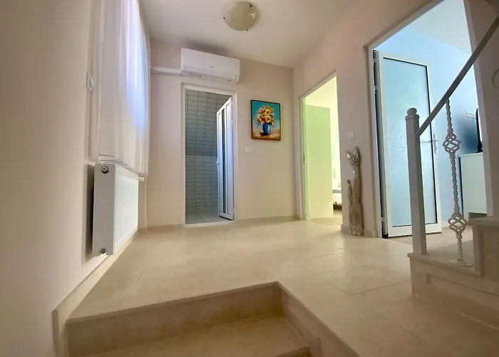 Village Park * 多布里奇